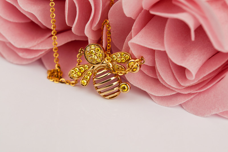 慕蒂卡珠宝  甜蜜系列-蜜蜂 18K钻石项链（吊坠，项链）